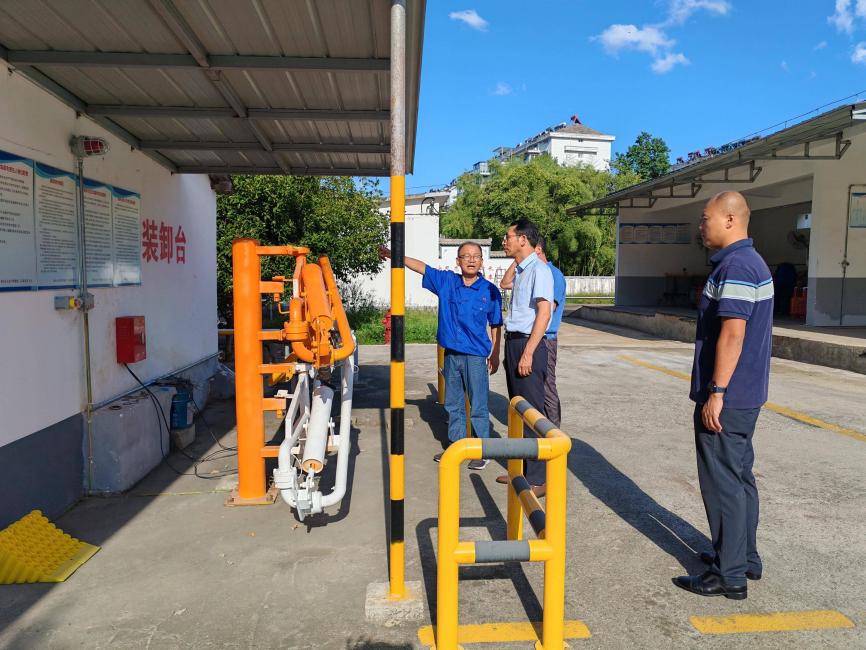 筑牢安全防線    護(hù)航國(guó)慶佳節(jié)  區(qū)國(guó)投集團(tuán)昱燃液化氣公司全面開展“國(guó)慶、中秋”節(jié)前安全檢查